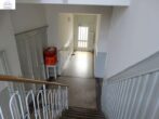VERMIETET! Große 2 Zimmer mit Wohnküche und 2 Balkonen - zentral in Bornheim Mitte - Altbau-Feeling im Treppenhaus