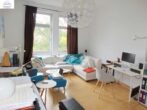 VERMIETET! Große 2 Zimmer mit Wohnküche und 2 Balkonen - zentral in Bornheim Mitte - Blick ins Wohnzimmer