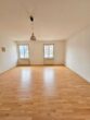 Ab Juni - Schick & modern - möbliertes Zimmer in 5er WG - mitten in Offenbach - 3.OG: Ansicht Wohnzimmer