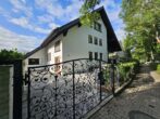Nagelneu saniert! Große 3 Zimmer mit Terrasse + Garten - Parkettboden - Wohnküche - Neu Isenburg - Frontansicht Haus