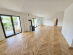 Nagelneu saniert! Große 3 Zimmer mit Terrasse + Garten - Parkettboden - Wohnküche - Neu Isenburg - der große Wohnbereich