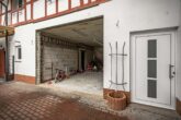 Mitten in Nidderau-Ostheim: Gleich 2 modernisierte Häuser + Hof + Scheune - - Eingang Hinterhaus