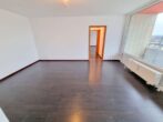 VERMIETET! Schicke 2 Zimmer Wohnung mit Balkon - Sachsenhausen + POOL+SAUNA im Haus! - Ausschnitt Wohnzimmer