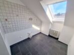 VERMIETET! Neu renoviert! 3-Zimmerwohnung mit 2 Balkonen + Wannenbad - ruhig in Bergen-Enkheim - Ausschnitt Küche