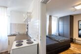 Ab 01.07.2024 - modern möbliertes 1-Zimmer-Apartment mit Wohnküche - direkt im Ostend - nahe der EZB - Blick Küche und Schlafzimmer