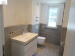 VERMIETET! NEUBAU 2017! Schicke 2- Zimmer Wohnung mit Balkon + Einbauküche - Niederroden - Blick ins Bad
