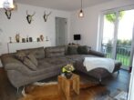 VERMIETET! NEUBAU 2017! Schicke 2- Zimmer Wohnung mit Balkon + Einbauküche - Niederroden - Ausschnitt Wohnzimmer möbl.