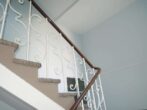 VERMIETET!Bezahlbare, gemütliche 3 Zimmer Altbauwohnung - mitten in Bockenheim - Altbaucharme im Treppenhaus