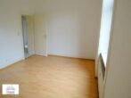 VERMIETET! Gemütliche 2 Zi Wohnung im Hochparterre geräumige Wohnküche - zentral in Heddernheim - Ausschnitt Wohnzimmer
