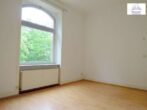 VERMIETET! Gemütliche 2 Zi Wohnung im Hochparterre geräumige Wohnküche - zentral in Heddernheim - Blick ins Wohnzimmerr