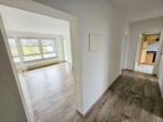 Gemütliche 3 Zimmerwohnung mit großem Balkon in gepflegter Grünanlage in Bad Homburg - Flur zu Zimmer A