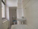 Hell und freundlich: 2 Zimmerwohnung mit Wohnküche - ruhig und zentral in Heddernheim - Ausschnitt Badezimmer