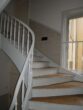 Hell und freundlich: 2 Zimmerwohnung mit Wohnküche - ruhig und zentral in Heddernheim - Altbaucharme im Treppenhaus