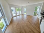 Nagelneu + richtig schick : 3-Zimmerwohnung mit Balkon - ruhig in Offenbach-Ost - Blick in den Wohn-/Essbereich