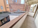 Großzügige 4 Zimmerwohnung mit Holzdielenboden + Balkon - WG geeignet - zentralst in Offenbach - Balkon an Zimmer D