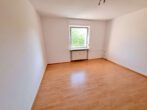 VERMIETET! Gemütliche 2-Zimmer mit Wohnküche + Wannenbad - direkt gegenüber dem Klinikum Offenbach - Blick in Zimmer B