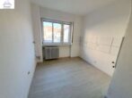 2020 neu renovierte 2-Zimmerwohnung mit neuem Wannenbad - mitten in Fußgängerzone Hanau - Blick in die Küche