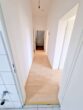 Hell und freundlich: 2 Zimmerwohnung mit Wohnküche - ruhig und zentral in Heddernheim - Flurbereich von Küche aus