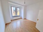 Hell und freundlich: 2 Zimmerwohnung mit Wohnküche - ruhig und zentral in Heddernheim - Blick ins Schlafzimmer
