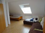 VERMIETET! Willkommen zu Hause! 5 Zimmer + Terrasse + Garten + 2 KFZ-Stellpl. - in Rodheim - Ausschnitt Dachstudio